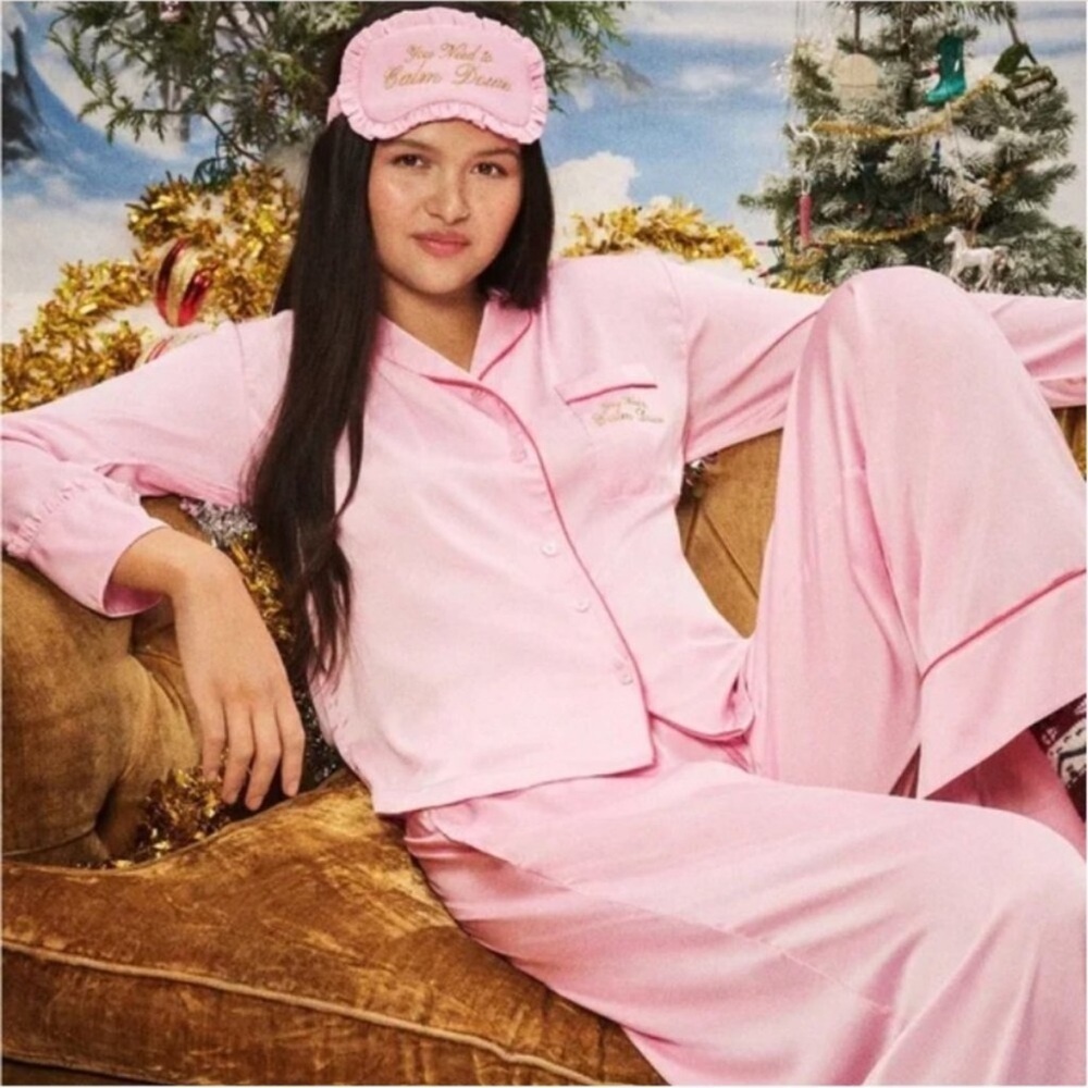 NWT Taylor Swift Pink Satin “You Need to Calm Down” Pajama Set With Eye Mask